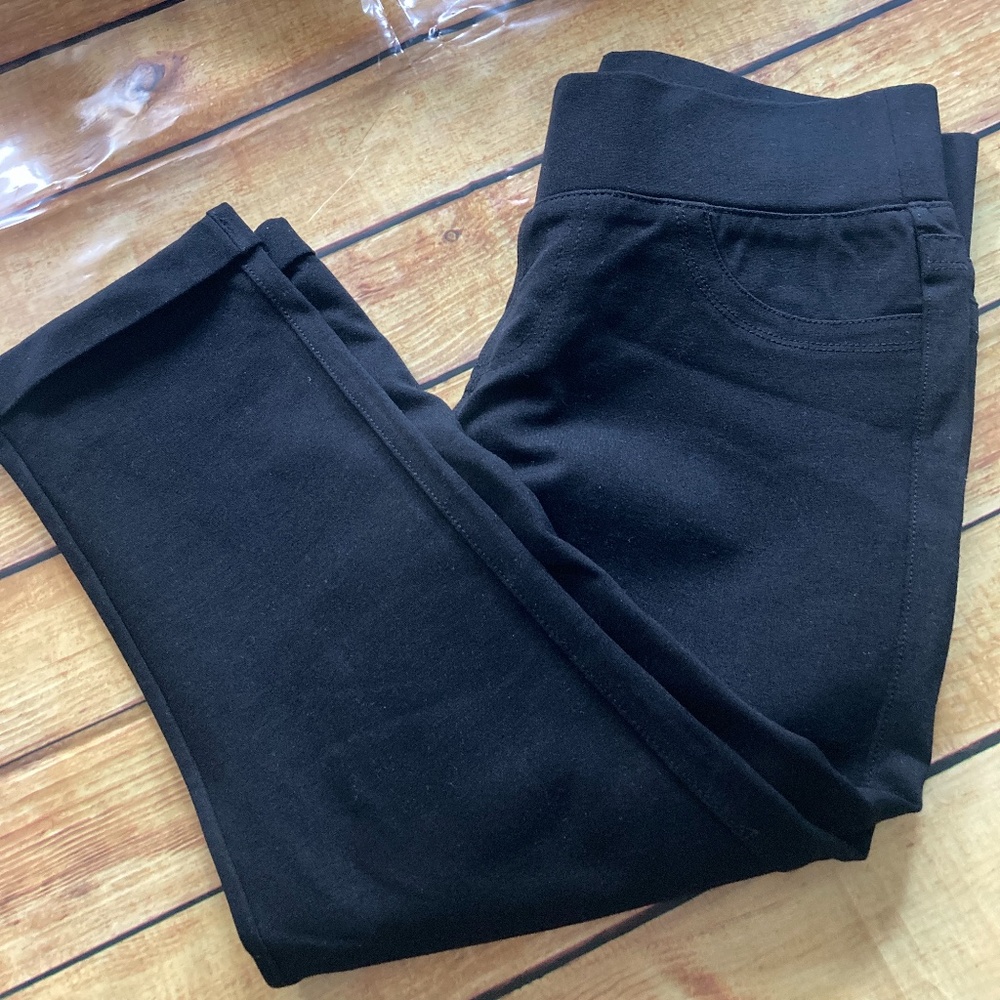 FINAL DROP 🚨 NWOT Lola Womens black super stretch 4 way stretch Capri leggings